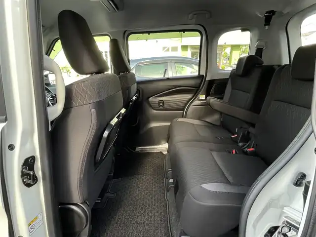 スズキ ソリオ バンディット HV SV 埼玉県 2023(令5)年 1.2万km ピュアホワイトP 純正10インチナビ/純正前後ドライブレコーダー/両側パワースライドドア/衝突被害軽減システム/レーンキープアシスト/後方コーナーセンサー/全方位カメラ/バックカメラ/フロントカメラ/サイドカメラ/レーダークルーズコントロール/ビルトインETC/シートヒーター/フルセグTV/Bluetooth/CD、DVD/LEDヘッドライト/フォグランプ/オートライト/オートマチックハイビーム/純正アルミホイール/純正フロアマット/プッシュスタート/スマートキー