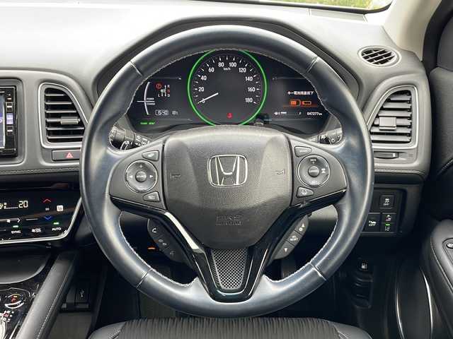 ホンダ ヴェゼル ハイブリッド Z ホンダセンシング 新潟県 2019(平31)年 4.8万km プラチナホワイトパール 4WD/純正SDナビ(VXM-195VFi)/CD/DVD/BT/フルセグテレビ/SDミュージックサーバー/バックカメラ/ETC/ドライブレコーダー/衝突被害軽減ブレーキ/レーンキープアシスト/レーダークルーズコントロール/半革シート/シートヒーター /パドルシフト/ステアリングスイッチ/スマートキー/プッシュスタート/LEDヘッドライト/オートライト/フォグランプ/純正17インチアルミホイール