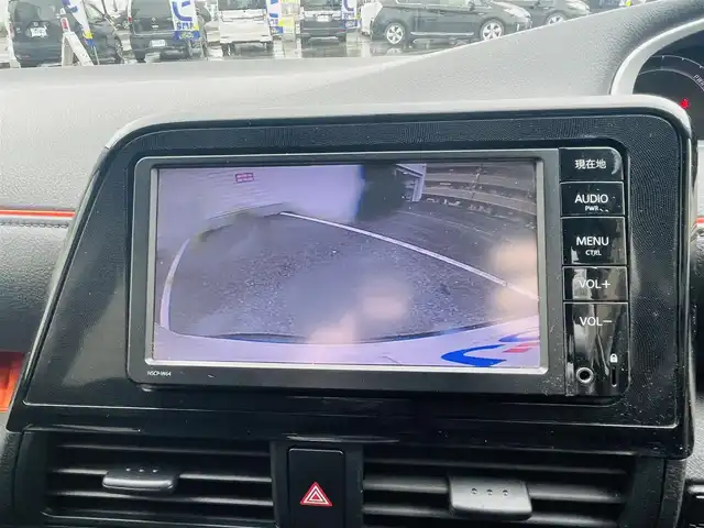 トヨタ シエンタ ハイブリッド X 岡山県 2016(平28)年 9.3万km ホワイトパールクリスタルシャイン (株)IDOMが運営する【じしゃロン岡山店】の自社ローン専用車両です。こちらは現金またはオートローンご利用時の価格です。 自社ローンご希望の方は別途その旨お申し付け下さい/＊ナビ/＊バックカメラ/＊片側パワスラ