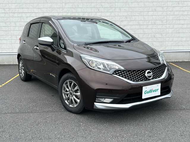 日産 ノート 茨城県 2017(平29)年 6.3万km 白 車両接近アラート/車線逸脱アラート/踏み間違え衝突防止アシスト/ビーグルダイナミクスコントロール/ヒルスタートアシスト/純正ナビ/　　BT/CD/DVD/フルセグ/バックカメラ/オートライト/15インチアルミホイール/スマートキー/ETC