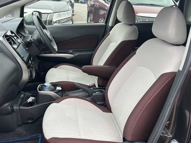 日産 ノート 茨城県 2017(平29)年 6.3万km 白 車両接近アラート/車線逸脱アラート/踏み間違え衝突防止アシスト/ビーグルダイナミクスコントロール/ヒルスタートアシスト/純正ナビ/　　BT/CD/DVD/フルセグ/バックカメラ/オートライト/15インチアルミホイール/スマートキー/ETC
