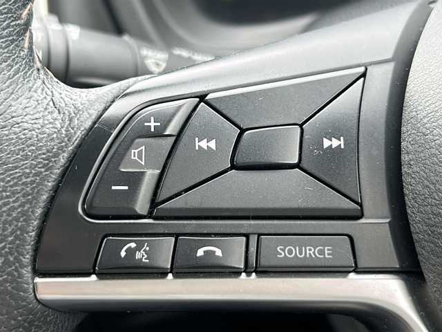 日産 ノート 茨城県 2017(平29)年 6.3万km 白 車両接近アラート/車線逸脱アラート/踏み間違え衝突防止アシスト/ビーグルダイナミクスコントロール/ヒルスタートアシスト/純正ナビ/　　BT/CD/DVD/フルセグ/バックカメラ/オートライト/15インチアルミホイール/スマートキー/ETC