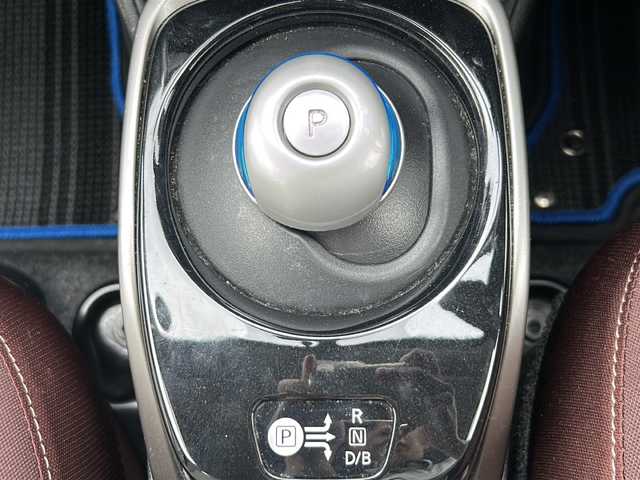 日産 ノート 茨城県 2017(平29)年 6.3万km 白 車両接近アラート/車線逸脱アラート/踏み間違え衝突防止アシスト/ビーグルダイナミクスコントロール/ヒルスタートアシスト/純正ナビ/　　BT/CD/DVD/フルセグ/バックカメラ/オートライト/15インチアルミホイール/スマートキー/ETC