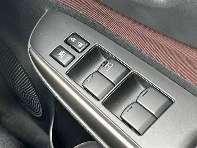 日産 ノート 茨城県 2017(平29)年 6.3万km 白 車両接近アラート/車線逸脱アラート/踏み間違え衝突防止アシスト/ビーグルダイナミクスコントロール/ヒルスタートアシスト/純正ナビ/　　BT/CD/DVD/フルセグ/バックカメラ/オートライト/15インチアルミホイール/スマートキー/ETC