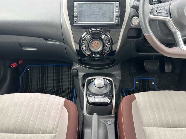 日産 ノート 茨城県 2017(平29)年 6.3万km 白 車両接近アラート/車線逸脱アラート/踏み間違え衝突防止アシスト/ビーグルダイナミクスコントロール/ヒルスタートアシスト/純正ナビ/　　BT/CD/DVD/フルセグ/バックカメラ/オートライト/15インチアルミホイール/スマートキー/ETC