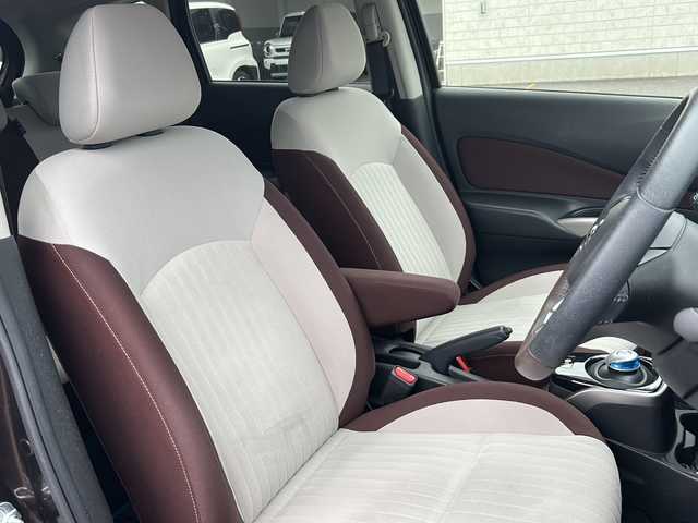 日産 ノート 茨城県 2017(平29)年 6.3万km 白 車両接近アラート/車線逸脱アラート/踏み間違え衝突防止アシスト/ビーグルダイナミクスコントロール/ヒルスタートアシスト/純正ナビ/　　BT/CD/DVD/フルセグ/バックカメラ/オートライト/15インチアルミホイール/スマートキー/ETC