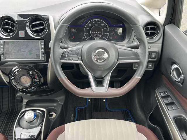 日産 ノート 茨城県 2017(平29)年 6.3万km 白 車両接近アラート/車線逸脱アラート/踏み間違え衝突防止アシスト/ビーグルダイナミクスコントロール/ヒルスタートアシスト/純正ナビ/　　BT/CD/DVD/フルセグ/バックカメラ/オートライト/15インチアルミホイール/スマートキー/ETC