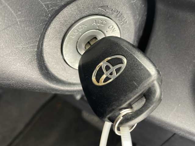 トヨタ アクア S 沖縄県 2017(平29)年 6.5万km グレーメタリック 社外ナビ　【MDR-L612W】/　(フルセグTV　Bluetooth)/バックカメラ　/トヨタセーフティセンス　/ドライブレコーダー　/レーンキープアシスト　/横滑り防止機能　/オートライト　/オートマチックハイビーム　/純正フロアマット　/パワーステアリング/ETC