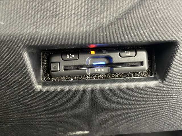 トヨタ アクア S 沖縄県 2017(平29)年 6.5万km グレーメタリック 社外ナビ　【MDR-L612W】/　(フルセグTV　Bluetooth)/バックカメラ　/トヨタセーフティセンス　/ドライブレコーダー　/レーンキープアシスト　/横滑り防止機能　/オートライト　/オートマチックハイビーム　/純正フロアマット　/パワーステアリング/ETC