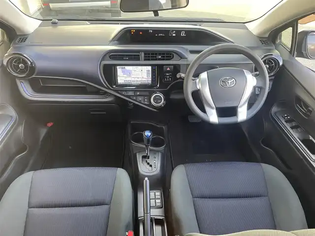 トヨタ アクア S 愛知県 2017(平29)年 6.5万km グレーメタリック (株)IDOMが運営する【じしゃロン豊川店】の自社ローン専用車両になります。こちらは現金またはオートローンご利用時の価格です。自社ローンご希望の方は別途その旨お申付け下さい / 社外SDナビ/　〇 フルセグ対応/　〇 BT対応/ バックカメラ/ ETC/ ドライブレコーダー/ ドアバイザー/ ウインカーミラー/ フロアマット