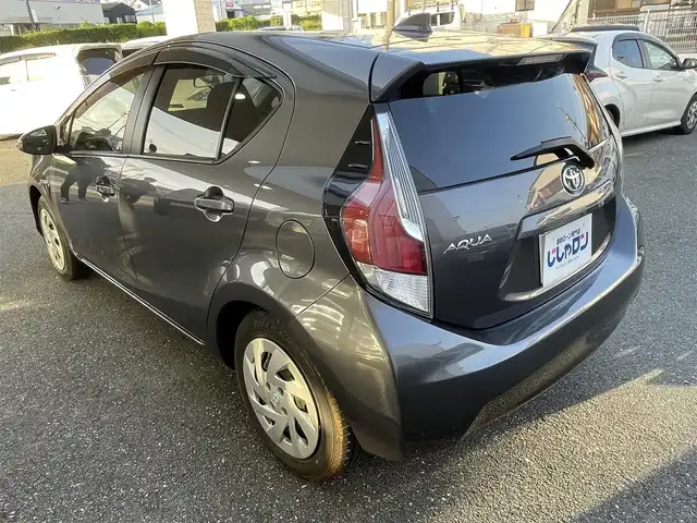 トヨタ アクア S 愛知県 2017(平29)年 6.5万km グレーメタリック (株)IDOMが運営する【じしゃロン豊川店】の自社ローン専用車両になります。こちらは現金またはオートローンご利用時の価格です。自社ローンご希望の方は別途その旨お申付け下さい / 社外SDナビ/　〇 フルセグ対応/　〇 BT対応/ バックカメラ/ ETC/ ドライブレコーダー/ ドアバイザー/ ウインカーミラー/ フロアマット