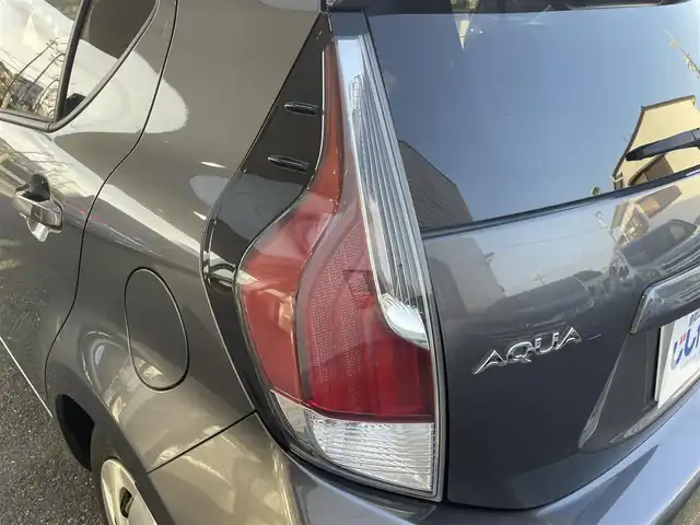 トヨタ アクア S 愛知県 2017(平29)年 6.5万km グレーメタリック (株)IDOMが運営する【じしゃロン豊川店】の自社ローン専用車両になります。こちらは現金またはオートローンご利用時の価格です。自社ローンご希望の方は別途その旨お申付け下さい / 社外SDナビ/　〇 フルセグ対応/　〇 BT対応/ バックカメラ/ ETC/ ドライブレコーダー/ ドアバイザー/ ウインカーミラー/ フロアマット