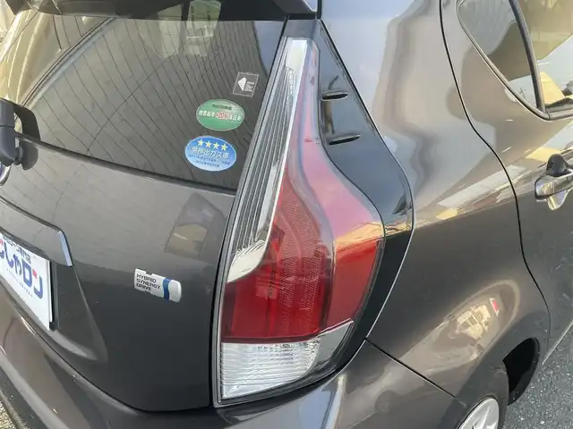 トヨタ アクア S 愛知県 2017(平29)年 6.5万km グレーメタリック (株)IDOMが運営する【じしゃロン豊川店】の自社ローン専用車両になります。こちらは現金またはオートローンご利用時の価格です。自社ローンご希望の方は別途その旨お申付け下さい / 社外SDナビ/　〇 フルセグ対応/　〇 BT対応/ バックカメラ/ ETC/ ドライブレコーダー/ ドアバイザー/ ウインカーミラー/ フロアマット