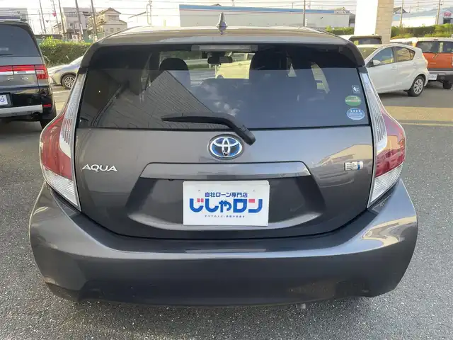 トヨタ アクア S 愛知県 2017(平29)年 6.5万km グレーメタリック (株)IDOMが運営する【じしゃロン豊川店】の自社ローン専用車両になります。こちらは現金またはオートローンご利用時の価格です。自社ローンご希望の方は別途その旨お申付け下さい / 社外SDナビ/　〇 フルセグ対応/　〇 BT対応/ バックカメラ/ ETC/ ドライブレコーダー/ ドアバイザー/ ウインカーミラー/ フロアマット