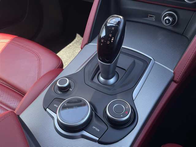 アルファロメオ ステルヴィオ 2.2ターボ ディーゼルQ4 スポーツPKG 三重県 2020(令2)年 3.5万km 黒 スポーツパッケージ/ハーマンカードンS/純正前後ドライブレコーダー/ステアリングヒーター/AppleCarplay/ブラインドスポットモニター/取締レーダー/Bluetooth/HDDナビ/フルセグテレビ/バックカメラ/アイドリングストップ/アダクティブクルーズコントロール/プッシュスタート/ETC