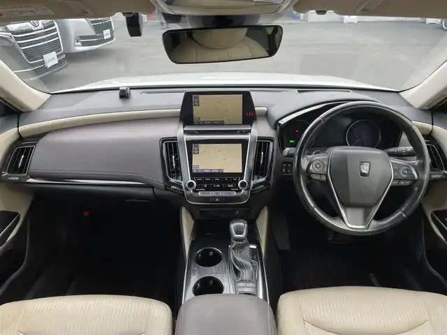 トヨタ クラウン ハイブリッド S Cパッケージ 群馬県 2019(平31)年 7.3万km ホワイトパールクリスタルシャイン トヨタセーフティセンス/・プリクラッシュセーフティ/・レーダークルーズコントロール/・ハイビームアシスト/・ブラインドスポットモニター/・レーントレーシングアシスト/・クリアランスソナー/・パーキングサポートブレーキ/・標識認識/純正8インチナビ/　　Bluetooth/フルセグ/CD/DVD/    FM/AM/USB/Miracast/    AUX/サウンドライブラリ/インテリジェントパーキングアシスト/パノラミックビューモニター/前席パワーシート/前席シートヒーター/ステアリングヒーター/オートLEDヘッドライト/フォグランプ/ヘッドアップディスプレイ/前方ドライブレコーダー/ビルドインETC2.0
