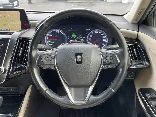 トヨタ クラウン ハイブリッド S Cパッケージ 群馬県 2019(平31)年 7.3万km ホワイトパールクリスタルシャイン トヨタセーフティセンス/・プリクラッシュセーフティ/・レーダークルーズコントロール/・ハイビームアシスト/・ブラインドスポットモニター/・レーントレーシングアシスト/・クリアランスソナー/・パーキングサポートブレーキ/・標識認識/純正8インチナビ/　　Bluetooth/フルセグ/CD/DVD/    FM/AM/USB/Miracast/    AUX/サウンドライブラリ/インテリジェントパーキングアシスト/パノラミックビューモニター/前席パワーシート/前席シートヒーター/ステアリングヒーター/オートLEDヘッドライト/フォグランプ/ヘッドアップディスプレイ/前方ドライブレコーダー/ビルドインETC2.0