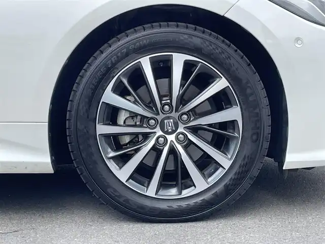 トヨタ クラウン ハイブリッド S Cパッケージ 群馬県 2019(平31)年 7.3万km ホワイトパールクリスタルシャイン トヨタセーフティセンス/・プリクラッシュセーフティ/・レーダークルーズコントロール/・ハイビームアシスト/・ブラインドスポットモニター/・レーントレーシングアシスト/・クリアランスソナー/・パーキングサポートブレーキ/・標識認識/純正8インチナビ/　　Bluetooth/フルセグ/CD/DVD/    FM/AM/USB/Miracast/    AUX/サウンドライブラリ/インテリジェントパーキングアシスト/パノラミックビューモニター/前席パワーシート/前席シートヒーター/ステアリングヒーター/オートLEDヘッドライト/フォグランプ/ヘッドアップディスプレイ/前方ドライブレコーダー/ビルドインETC2.0