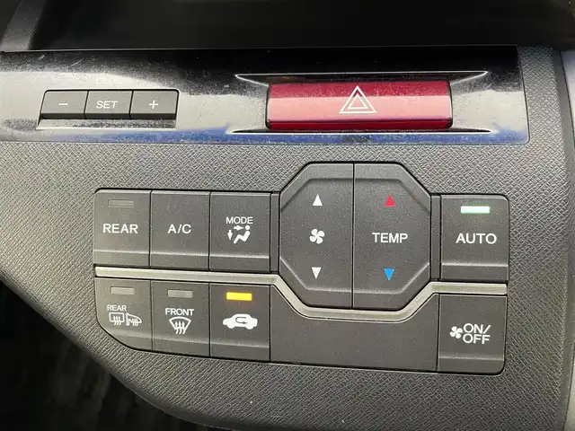ホンダ ステップワゴン スパーダ Z クールスピリット 茨城県 2013(平25)年 8.2万km ホワイトオーキッドパール 7インチHDDナビ/Bluetooth/フルセグ/CD/DVD/AM/FM/HDMI/ipod/両側パワースライドドア/クルーズコントロール/キセノンヘッドライト/オートライト/フロントフォグランプ/ステアリングスイッチ/ドアバイザー