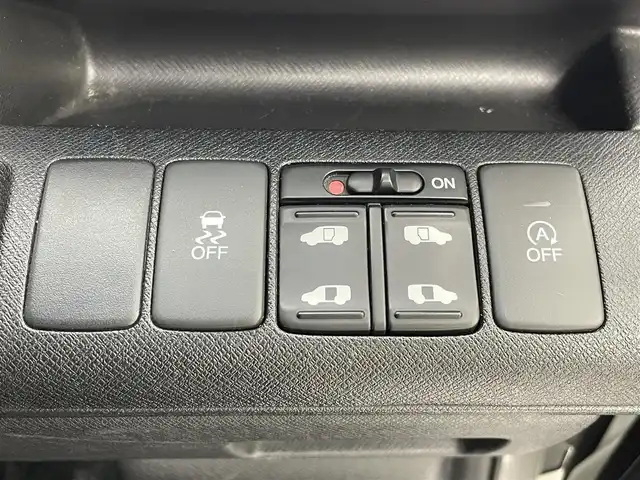 ホンダ ステップワゴン スパーダ Z クールスピリット 茨城県 2013(平25)年 8.2万km ホワイトオーキッドパール 7インチHDDナビ/Bluetooth/フルセグ/CD/DVD/AM/FM/HDMI/ipod/両側パワースライドドア/クルーズコントロール/キセノンヘッドライト/オートライト/フロントフォグランプ/ステアリングスイッチ/ドアバイザー