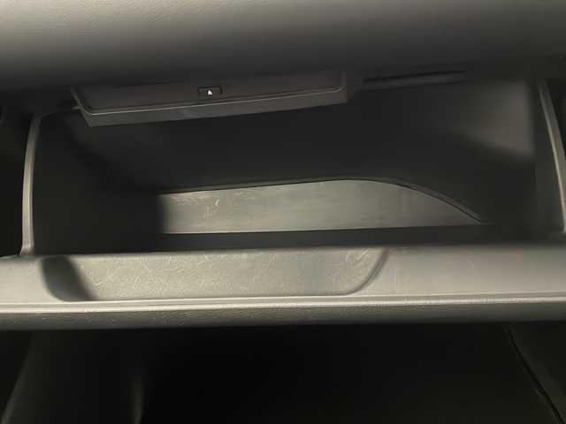 トヨタ ヴォクシー 宮崎県 2022(令4)年 2.5万km アティチュードブラックマイカ 純正ディスプレイオーディオナビ(フルセグTV/BT)/レーダークルコン/両側パワスラ/衝突軽減ブレーキ/コーナーセンサー/全方位モニター/パーキングアシスト/トヨタセーフティ/シートヒーター/HDMI/ステアリングスイッチ/ドラレコ前後/ETC2.0/USBポート/純正LEDヘッドライト/純正17インチアルミホイル/社外フロアマット/プッシュスタート/スマートキー