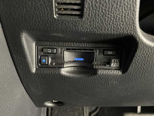 トヨタ ヴォクシー 宮崎県 2022(令4)年 2.5万km アティチュードブラックマイカ 純正ディスプレイオーディオナビ(フルセグTV/BT)/レーダークルコン/両側パワスラ/衝突軽減ブレーキ/コーナーセンサー/全方位モニター/パーキングアシスト/トヨタセーフティ/シートヒーター/HDMI/ステアリングスイッチ/ドラレコ前後/ETC2.0/USBポート/純正LEDヘッドライト/純正17インチアルミホイル/社外フロアマット/プッシュスタート/スマートキー