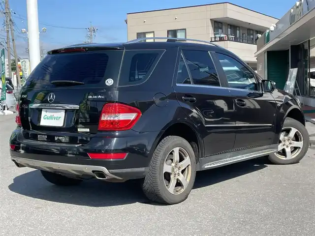 メルセデス・ベンツ ＭＬ３５０ ブルーテック 4マチック 長野県 2010(平22)年 15.1万km 黒 純正ナビ（FM/AM、CD、DVD、BT）/バックカメラ/ワンセグテレビ/ETC/前席パワーシート/前席シートヒーター/社外ドライブレコーダー/純正フロアマット/ルーフレール/サンルーフ/ダブルサイドエアバック/ハロゲンオートヘッドライト/スペアキー（１本）/リモコンキー/保証書、取扱説明書