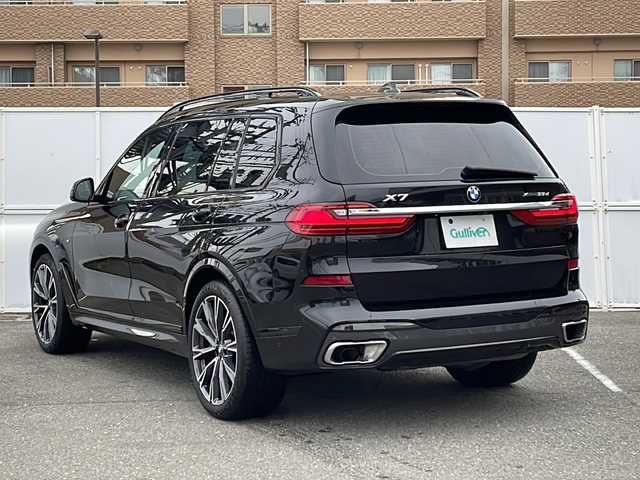 ＢＭＷ Ｘ７ xDrive35d Mスポーツ 秋田県 2020(令2)年 7.5万km 黒 純正ナビ/・フルセグテレビ/・ＢＴ/・ラジオ/セカンドシート用リアモニター/シートベンチレージョン/シートヒーター/サンルーフ/走行モード切替機能/車高調整機能/シートメモリー/電動リアゲート/サードシート電動格納/セカンドシート電動/ルーフレール/レーダー探知機/ドライブレコーダー/純正２０インチＡＷ組冬タイヤ積載
