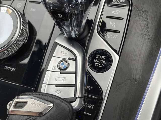 ＢＭＷ Ｘ７ xDrive35d Mスポーツ 秋田県 2020(令2)年 7.5万km 黒 純正ナビ/・フルセグテレビ/・ＢＴ/・ラジオ/セカンドシート用リアモニター/シートベンチレージョン/シートヒーター/サンルーフ/走行モード切替機能/車高調整機能/シートメモリー/電動リアゲート/サードシート電動格納/セカンドシート電動/ルーフレール/レーダー探知機/ドライブレコーダー/純正２０インチＡＷ組冬タイヤ積載