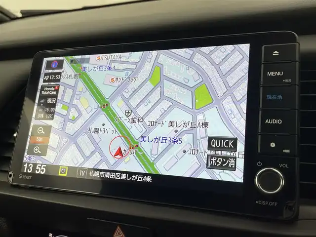ホンダ フィット ホーム 道央・札幌 2023(令5)年 0.8万km クリスタルブラックパール ・ワンオーナー/・寒冷地仕様/・４WD/・DOPギャザーズ９インチプレミアムインターナビ/　CD/DVD/BT/SD/USB/フルセグTV/・ステアリングスイッチ/・バックカメラ/・ナビ連動ドライブレコーダー（DRH-229ND）/・ビルトインETC/・ホンダセンシング/　CMBS/LKAS/先行車発進告知/標識認知/・全車速追従式レーダークルーズコントロール/・クリアランスソナー/・アイドリングストップ/・ブレーキホールド/・横滑り防止装置/・コンフォートビューパッケージ/　親水ヒーテッドドアミラー/　フロントドア撥水ガラス/　熱線入りフロントウインドウ/・オートマチックハイビーム/・オートライト/・ヘッドランプレベライザー/・LEDヘッドライト/・ドアミラーウィンカー/・ハーフレザーシート/・純正ホイールキャップ付スチールW（現着夏）/・スチールW（積込冬 185/60R15 残8mm 23年製 VRX3）/・純正フロアマット/・プッシュスタート/・スマートキー/・スペアキー/・取/保　有