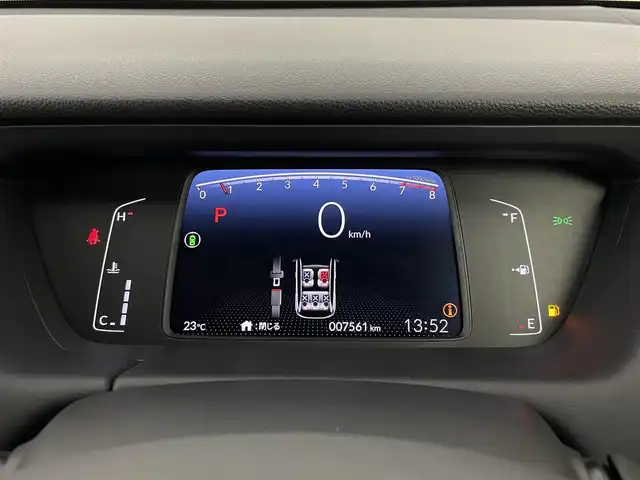 ホンダ フィット ホーム 道央・札幌 2023(令5)年 0.8万km クリスタルブラックパール ・ワンオーナー/・寒冷地仕様/・４WD/・DOPギャザーズ９インチプレミアムインターナビ/　CD/DVD/BT/SD/USB/フルセグTV/・ステアリングスイッチ/・バックカメラ/・ナビ連動ドライブレコーダー（DRH-229ND）/・ビルトインETC/・ホンダセンシング/　CMBS/LKAS/先行車発進告知/標識認知/・全車速追従式レーダークルーズコントロール/・クリアランスソナー/・アイドリングストップ/・ブレーキホールド/・横滑り防止装置/・コンフォートビューパッケージ/　親水ヒーテッドドアミラー/　フロントドア撥水ガラス/　熱線入りフロントウインドウ/・オートマチックハイビーム/・オートライト/・ヘッドランプレベライザー/・LEDヘッドライト/・ドアミラーウィンカー/・ハーフレザーシート/・純正ホイールキャップ付スチールW（現着夏）/・スチールW（積込冬 185/60R15 残8mm 23年製 VRX3）/・純正フロアマット/・プッシュスタート/・スマートキー/・スペアキー/・取/保　有