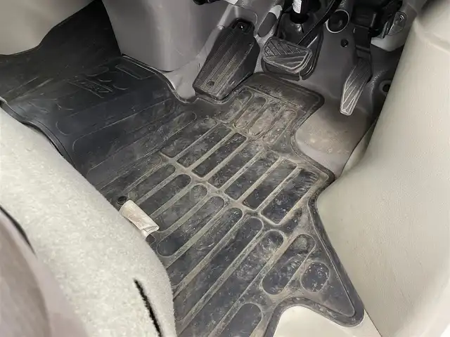 スズキ エブリイ PA リミテッド 群馬県 2023(令5)年 0.3万km スペリアホワイト スズキセーフティサポート　レーンキープアシスト　オートハイビーム　アイドリングストップ　コーナーセンサー　ヘッドライトレベライザー　純正オーディオ　キーレス　横滑り防止　４ＷＤ　ワンオーナー　禁煙車