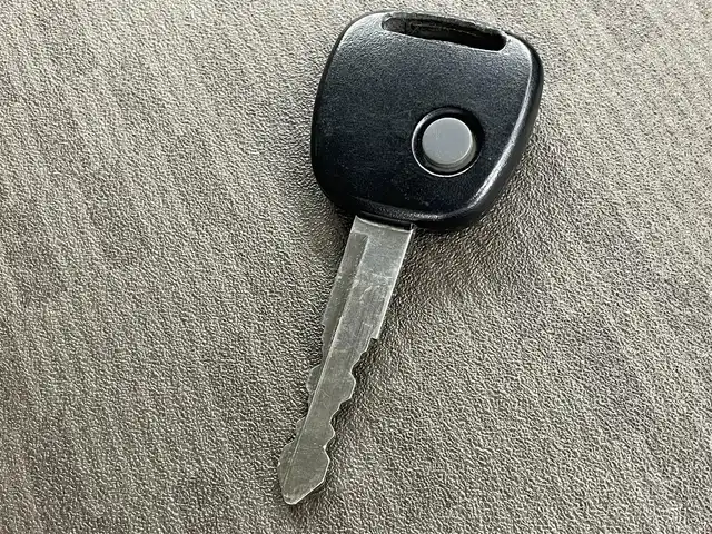 スズキ エブリイ PA リミテッド 群馬県 2023(令5)年 0.3万km スペリアホワイト スズキセーフティサポート　レーンキープアシスト　オートハイビーム　アイドリングストップ　コーナーセンサー　ヘッドライトレベライザー　純正オーディオ　キーレス　横滑り防止　４ＷＤ　ワンオーナー　禁煙車