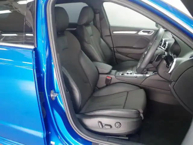 アウディ Ａ３ SB 30TFSI スポーツ 兵庫県 2020(令2)年 3.1万km マコウブルークリスタルエフェクト Sラインパッケージ/ナビゲーションパッケージ/コンビニエンスパッケージ/アシスタンスパッケージ/LEDヘッドライト/バーチャルコックピット/電動シート(運転席/助手席)/シートヒーター(運転席/助手席)/純正ドライブレコーダーUTR/純正ナビ/バックカメラ/前後パーキングセンサー/スマートキー/ACC/レーンキープアシスト/リアトラフィックアラート/サイドアシスト/Audiドライブセレクト/フルセグTV/BT接続/Apple Carplay/CD/DVD/オートハイビーム