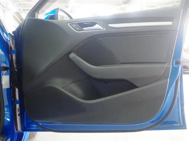 アウディ Ａ３ SB 30TFSI スポーツ 兵庫県 2020(令2)年 3.1万km マコウブルークリスタルエフェクト Sラインパッケージ/ナビゲーションパッケージ/コンビニエンスパッケージ/アシスタンスパッケージ/LEDヘッドライト/バーチャルコックピット/電動シート(運転席/助手席)/シートヒーター(運転席/助手席)/純正ドライブレコーダーUTR/純正ナビ/バックカメラ/前後パーキングセンサー/スマートキー/ACC/レーンキープアシスト/リアトラフィックアラート/サイドアシスト/Audiドライブセレクト/フルセグTV/BT接続/Apple Carplay/CD/DVD/オートハイビーム