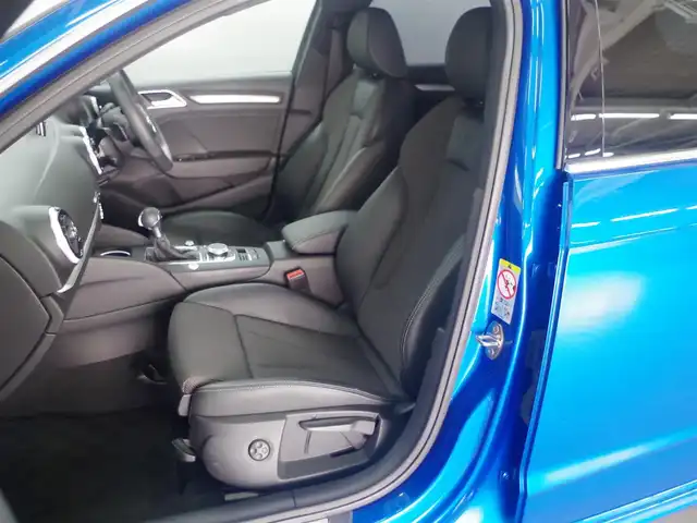 アウディ Ａ３ SB 30TFSI スポーツ 兵庫県 2020(令2)年 3.1万km マコウブルークリスタルエフェクト Sラインパッケージ/ナビゲーションパッケージ/コンビニエンスパッケージ/アシスタンスパッケージ/LEDヘッドライト/バーチャルコックピット/電動シート(運転席/助手席)/シートヒーター(運転席/助手席)/純正ドライブレコーダーUTR/純正ナビ/バックカメラ/前後パーキングセンサー/スマートキー/ACC/レーンキープアシスト/リアトラフィックアラート/サイドアシスト/Audiドライブセレクト/フルセグTV/BT接続/Apple Carplay/CD/DVD/オートハイビーム