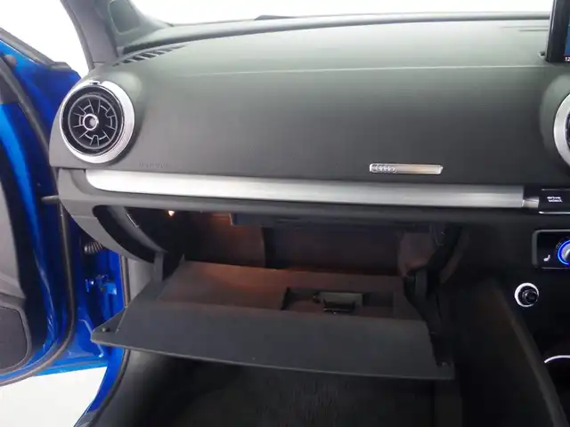 アウディ Ａ３ SB 30TFSI スポーツ 兵庫県 2020(令2)年 3.1万km マコウブルークリスタルエフェクト Sラインパッケージ/ナビゲーションパッケージ/コンビニエンスパッケージ/アシスタンスパッケージ/LEDヘッドライト/バーチャルコックピット/電動シート(運転席/助手席)/シートヒーター(運転席/助手席)/純正ドライブレコーダーUTR/純正ナビ/バックカメラ/前後パーキングセンサー/スマートキー/ACC/レーンキープアシスト/リアトラフィックアラート/サイドアシスト/Audiドライブセレクト/フルセグTV/BT接続/Apple Carplay/CD/DVD/オートハイビーム