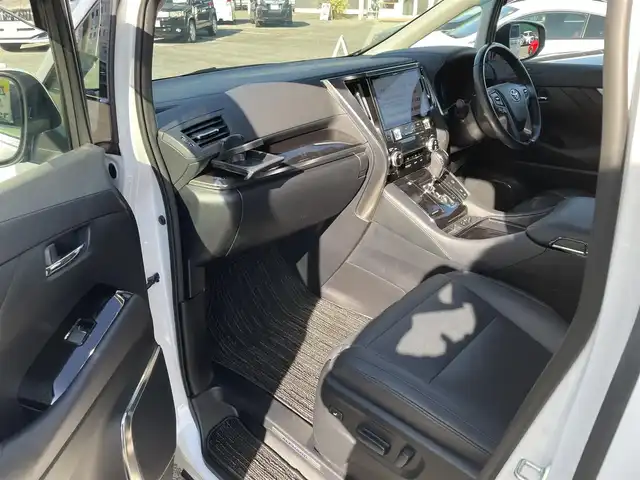 トヨタ アルファード S Cパッケージ 千葉県 2022(令4)年 2.6万km ホワイトパールクリスタルシャイン ワンオーナー/モデリスタエアロ(F/S/R)/モデリスタシグネチャーイルミブレード/モデリスタスポーツマフラー/ALPINEビッグX11インチナビ【EX11NX】/・CD/DVD/MSV/Bluetooth/フルセグ/ALPINE12インチフリップダウンモニター/サンルーフ/黒レザーシート/両後パワースライドドア/パワーバックドア/前席パワーシート/前席シートヒーター/前席シートベンチレーション/トヨタセーフティーセンス/・プリクラッシュセーフティー/・レーンキープアシスト/・パーキングサポートブレーキ/・ロードサインアシスト/・アダプティブクルーズコントロール/ステアリングヒーター/AC100V100W電源/スマートキー/前後コーナーセンサー/純正三眼LEDヘッドライト/フォグランプ/純正18インチアルミホイール/ETC/社外前後ドライブレコーダー【DVR-C320R】/ドアバイザー/サイド＆カーテンエアバッグ/新車時保証書＆取扱説明書