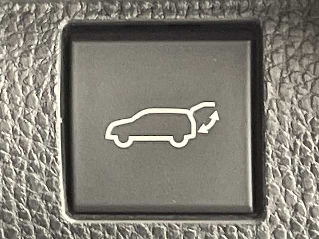 トヨタ クラウン スポーツ Z 岐阜県 2023(令5)年 0.4万km プレシャスホワイトパール 純正12.3インチディスプレイオーディオ/FM AM/フルセグテレビ/USB/Bluetooth /Miracast/パノラミックビューモニター/デジタルインナーミラー/ヘッドアップディスプレイ/パワーバックドア/革巻きステアリング/ステアリングリモコン/ステアリングヒーター/レザーシート/パワーシート(D/N席)/メモリーシート(D席)/シートヒーター(D/N席)/シートベンチレーション(D/N席)/LEDヘッドライト/ヘッドライトウォッシャー/ビルトインETC2.0/AC100V電源 1500W/置くだけ充電器/トヨタチームメイト/アドパンストパーク/アドバンスト ドライブ（渋滞時支援）/トヨタセーフティセンス/プリクラッシュセーフティ/レーントレーシングアシスト/レーンディパーチャーアラート/レーダークルーズコントロール（全車速追従機能付）/アダプティブハイビームシステム/オートマチックハイビーム/ロードサインアシスト/ドライバー異常時対応システム/プロアクティブドライビングアシスト/発進遅れ告知機能/緊急時操舵支援（アクティブ操舵機能付）/フロントクロストラフィックアラート/レーンチェンジアシスト