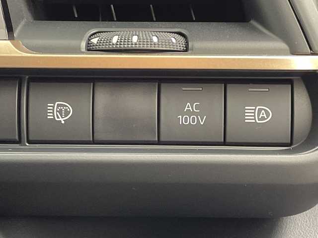 トヨタ クラウン スポーツ Z 岐阜県 2023(令5)年 0.4万km プレシャスホワイトパール 純正12.3インチディスプレイオーディオ/FM AM/フルセグテレビ/USB/Bluetooth /Miracast/パノラミックビューモニター/デジタルインナーミラー/ヘッドアップディスプレイ/パワーバックドア/革巻きステアリング/ステアリングリモコン/ステアリングヒーター/レザーシート/パワーシート(D/N席)/メモリーシート(D席)/シートヒーター(D/N席)/シートベンチレーション(D/N席)/LEDヘッドライト/ヘッドライトウォッシャー/ビルトインETC2.0/AC100V電源 1500W/置くだけ充電器/トヨタチームメイト/アドパンストパーク/アドバンスト ドライブ（渋滞時支援）/トヨタセーフティセンス/プリクラッシュセーフティ/レーントレーシングアシスト/レーンディパーチャーアラート/レーダークルーズコントロール（全車速追従機能付）/アダプティブハイビームシステム/オートマチックハイビーム/ロードサインアシスト/ドライバー異常時対応システム/プロアクティブドライビングアシスト/発進遅れ告知機能/緊急時操舵支援（アクティブ操舵機能付）/フロントクロストラフィックアラート/レーンチェンジアシスト