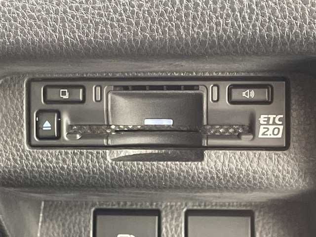 トヨタ クラウン スポーツ Z 岐阜県 2023(令5)年 0.4万km プレシャスホワイトパール 純正12.3インチディスプレイオーディオ/FM AM/フルセグテレビ/USB/Bluetooth /Miracast/パノラミックビューモニター/デジタルインナーミラー/ヘッドアップディスプレイ/パワーバックドア/革巻きステアリング/ステアリングリモコン/ステアリングヒーター/レザーシート/パワーシート(D/N席)/メモリーシート(D席)/シートヒーター(D/N席)/シートベンチレーション(D/N席)/LEDヘッドライト/ヘッドライトウォッシャー/ビルトインETC2.0/AC100V電源 1500W/置くだけ充電器/トヨタチームメイト/アドパンストパーク/アドバンスト ドライブ（渋滞時支援）/トヨタセーフティセンス/プリクラッシュセーフティ/レーントレーシングアシスト/レーンディパーチャーアラート/レーダークルーズコントロール（全車速追従機能付）/アダプティブハイビームシステム/オートマチックハイビーム/ロードサインアシスト/ドライバー異常時対応システム/プロアクティブドライビングアシスト/発進遅れ告知機能/緊急時操舵支援（アクティブ操舵機能付）/フロントクロストラフィックアラート/レーンチェンジアシスト