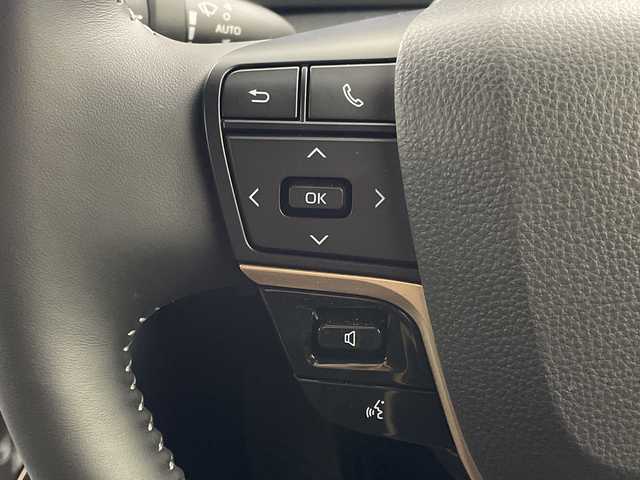 トヨタ クラウン スポーツ Z 岐阜県 2023(令5)年 0.4万km プレシャスホワイトパール 純正12.3インチディスプレイオーディオ/FM AM/フルセグテレビ/USB/Bluetooth /Miracast/パノラミックビューモニター/デジタルインナーミラー/ヘッドアップディスプレイ/パワーバックドア/革巻きステアリング/ステアリングリモコン/ステアリングヒーター/レザーシート/パワーシート(D/N席)/メモリーシート(D席)/シートヒーター(D/N席)/シートベンチレーション(D/N席)/LEDヘッドライト/ヘッドライトウォッシャー/ビルトインETC2.0/AC100V電源 1500W/置くだけ充電器/トヨタチームメイト/アドパンストパーク/アドバンスト ドライブ（渋滞時支援）/トヨタセーフティセンス/プリクラッシュセーフティ/レーントレーシングアシスト/レーンディパーチャーアラート/レーダークルーズコントロール（全車速追従機能付）/アダプティブハイビームシステム/オートマチックハイビーム/ロードサインアシスト/ドライバー異常時対応システム/プロアクティブドライビングアシスト/発進遅れ告知機能/緊急時操舵支援（アクティブ操舵機能付）/フロントクロストラフィックアラート/レーンチェンジアシスト