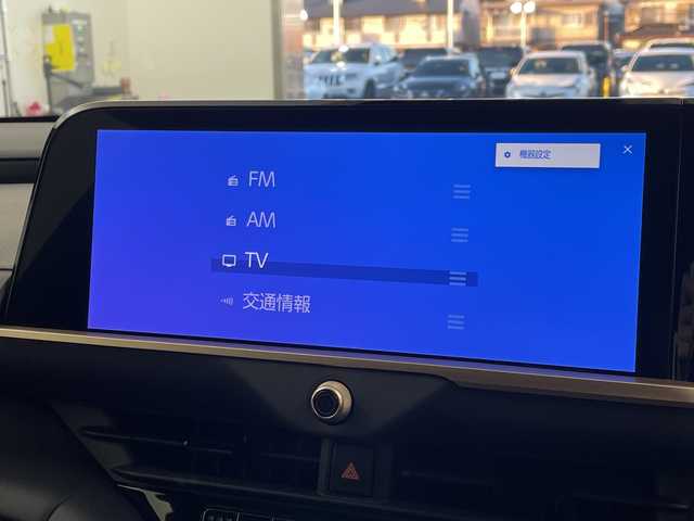 トヨタ クラウン スポーツ Z 岐阜県 2023(令5)年 0.4万km プレシャスホワイトパール 純正12.3インチディスプレイオーディオ/FM AM/フルセグテレビ/USB/Bluetooth /Miracast/パノラミックビューモニター/デジタルインナーミラー/ヘッドアップディスプレイ/パワーバックドア/革巻きステアリング/ステアリングリモコン/ステアリングヒーター/レザーシート/パワーシート(D/N席)/メモリーシート(D席)/シートヒーター(D/N席)/シートベンチレーション(D/N席)/LEDヘッドライト/ヘッドライトウォッシャー/ビルトインETC2.0/AC100V電源 1500W/置くだけ充電器/トヨタチームメイト/アドパンストパーク/アドバンスト ドライブ（渋滞時支援）/トヨタセーフティセンス/プリクラッシュセーフティ/レーントレーシングアシスト/レーンディパーチャーアラート/レーダークルーズコントロール（全車速追従機能付）/アダプティブハイビームシステム/オートマチックハイビーム/ロードサインアシスト/ドライバー異常時対応システム/プロアクティブドライビングアシスト/発進遅れ告知機能/緊急時操舵支援（アクティブ操舵機能付）/フロントクロストラフィックアラート/レーンチェンジアシスト