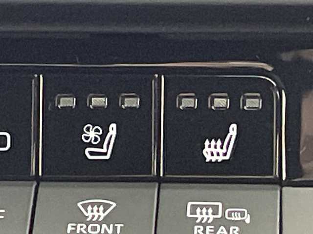 トヨタ クラウン スポーツ Z 岐阜県 2023(令5)年 0.4万km プレシャスホワイトパール 純正12.3インチディスプレイオーディオ/FM AM/フルセグテレビ/USB/Bluetooth /Miracast/パノラミックビューモニター/デジタルインナーミラー/ヘッドアップディスプレイ/パワーバックドア/革巻きステアリング/ステアリングリモコン/ステアリングヒーター/レザーシート/パワーシート(D/N席)/メモリーシート(D席)/シートヒーター(D/N席)/シートベンチレーション(D/N席)/LEDヘッドライト/ヘッドライトウォッシャー/ビルトインETC2.0/AC100V電源 1500W/置くだけ充電器/トヨタチームメイト/アドパンストパーク/アドバンスト ドライブ（渋滞時支援）/トヨタセーフティセンス/プリクラッシュセーフティ/レーントレーシングアシスト/レーンディパーチャーアラート/レーダークルーズコントロール（全車速追従機能付）/アダプティブハイビームシステム/オートマチックハイビーム/ロードサインアシスト/ドライバー異常時対応システム/プロアクティブドライビングアシスト/発進遅れ告知機能/緊急時操舵支援（アクティブ操舵機能付）/フロントクロストラフィックアラート/レーンチェンジアシスト