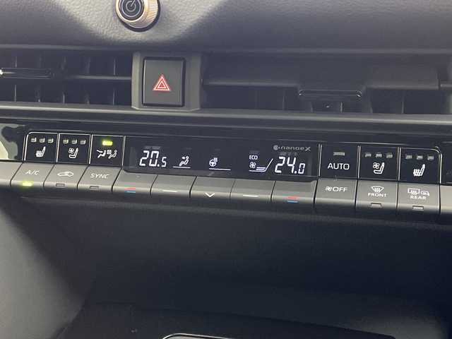 トヨタ クラウン スポーツ Z 岐阜県 2023(令5)年 0.4万km プレシャスホワイトパール 純正12.3インチディスプレイオーディオ/FM AM/フルセグテレビ/USB/Bluetooth /Miracast/パノラミックビューモニター/デジタルインナーミラー/ヘッドアップディスプレイ/パワーバックドア/革巻きステアリング/ステアリングリモコン/ステアリングヒーター/レザーシート/パワーシート(D/N席)/メモリーシート(D席)/シートヒーター(D/N席)/シートベンチレーション(D/N席)/LEDヘッドライト/ヘッドライトウォッシャー/ビルトインETC2.0/AC100V電源 1500W/置くだけ充電器/トヨタチームメイト/アドパンストパーク/アドバンスト ドライブ（渋滞時支援）/トヨタセーフティセンス/プリクラッシュセーフティ/レーントレーシングアシスト/レーンディパーチャーアラート/レーダークルーズコントロール（全車速追従機能付）/アダプティブハイビームシステム/オートマチックハイビーム/ロードサインアシスト/ドライバー異常時対応システム/プロアクティブドライビングアシスト/発進遅れ告知機能/緊急時操舵支援（アクティブ操舵機能付）/フロントクロストラフィックアラート/レーンチェンジアシスト