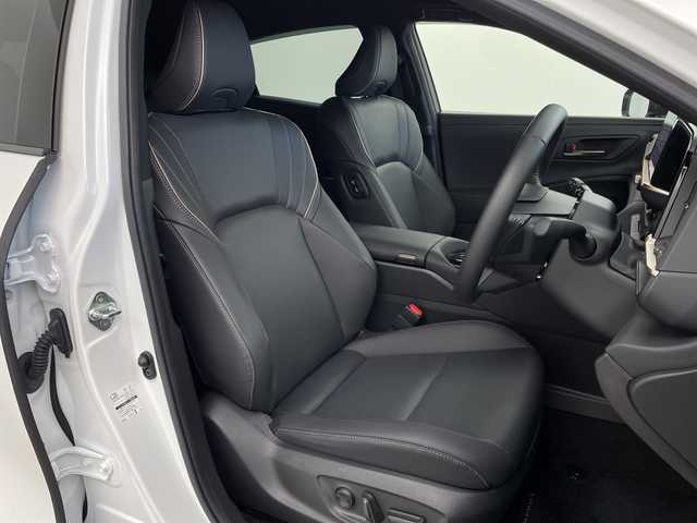 トヨタ クラウン スポーツ Z 岐阜県 2023(令5)年 0.4万km プレシャスホワイトパール 純正12.3インチディスプレイオーディオ/FM AM/フルセグテレビ/USB/Bluetooth /Miracast/パノラミックビューモニター/デジタルインナーミラー/ヘッドアップディスプレイ/パワーバックドア/革巻きステアリング/ステアリングリモコン/ステアリングヒーター/レザーシート/パワーシート(D/N席)/メモリーシート(D席)/シートヒーター(D/N席)/シートベンチレーション(D/N席)/LEDヘッドライト/ヘッドライトウォッシャー/ビルトインETC2.0/AC100V電源 1500W/置くだけ充電器/トヨタチームメイト/アドパンストパーク/アドバンスト ドライブ（渋滞時支援）/トヨタセーフティセンス/プリクラッシュセーフティ/レーントレーシングアシスト/レーンディパーチャーアラート/レーダークルーズコントロール（全車速追従機能付）/アダプティブハイビームシステム/オートマチックハイビーム/ロードサインアシスト/ドライバー異常時対応システム/プロアクティブドライビングアシスト/発進遅れ告知機能/緊急時操舵支援（アクティブ操舵機能付）/フロントクロストラフィックアラート/レーンチェンジアシスト