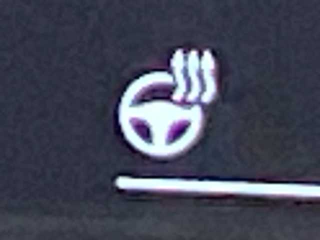 トヨタ クラウン スポーツ Z 岐阜県 2023(令5)年 0.4万km プレシャスホワイトパール 純正12.3インチディスプレイオーディオ/FM AM/フルセグテレビ/USB/Bluetooth /Miracast/パノラミックビューモニター/デジタルインナーミラー/ヘッドアップディスプレイ/パワーバックドア/革巻きステアリング/ステアリングリモコン/ステアリングヒーター/レザーシート/パワーシート(D/N席)/メモリーシート(D席)/シートヒーター(D/N席)/シートベンチレーション(D/N席)/LEDヘッドライト/ヘッドライトウォッシャー/ビルトインETC2.0/AC100V電源 1500W/置くだけ充電器/トヨタチームメイト/アドパンストパーク/アドバンスト ドライブ（渋滞時支援）/トヨタセーフティセンス/プリクラッシュセーフティ/レーントレーシングアシスト/レーンディパーチャーアラート/レーダークルーズコントロール（全車速追従機能付）/アダプティブハイビームシステム/オートマチックハイビーム/ロードサインアシスト/ドライバー異常時対応システム/プロアクティブドライビングアシスト/発進遅れ告知機能/緊急時操舵支援（アクティブ操舵機能付）/フロントクロストラフィックアラート/レーンチェンジアシスト