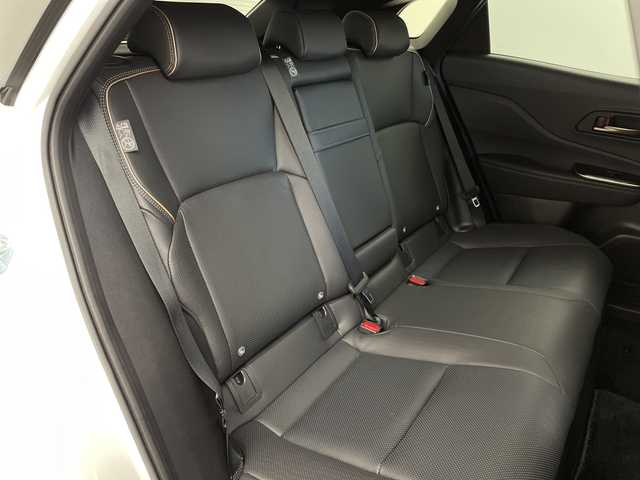 トヨタ クラウン スポーツ Z 岐阜県 2023(令5)年 0.4万km プレシャスホワイトパール 純正12.3インチディスプレイオーディオ/FM AM/フルセグテレビ/USB/Bluetooth /Miracast/パノラミックビューモニター/デジタルインナーミラー/ヘッドアップディスプレイ/パワーバックドア/革巻きステアリング/ステアリングリモコン/ステアリングヒーター/レザーシート/パワーシート(D/N席)/メモリーシート(D席)/シートヒーター(D/N席)/シートベンチレーション(D/N席)/LEDヘッドライト/ヘッドライトウォッシャー/ビルトインETC2.0/AC100V電源 1500W/置くだけ充電器/トヨタチームメイト/アドパンストパーク/アドバンスト ドライブ（渋滞時支援）/トヨタセーフティセンス/プリクラッシュセーフティ/レーントレーシングアシスト/レーンディパーチャーアラート/レーダークルーズコントロール（全車速追従機能付）/アダプティブハイビームシステム/オートマチックハイビーム/ロードサインアシスト/ドライバー異常時対応システム/プロアクティブドライビングアシスト/発進遅れ告知機能/緊急時操舵支援（アクティブ操舵機能付）/フロントクロストラフィックアラート/レーンチェンジアシスト