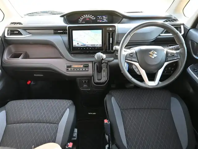 スズキ ソリオ バンディット HV MV 千葉県 2022(令4)年 1.7万km プレミアムシルバーメタリック デュアルカメラブレーキサポート/レーダークルーズコントロール/アイドリングストップ/ヘッドアップディスプレイ/左パワースライドドア/右イージークローザードア/純正ナビ/地デジTV/【DVD/CD再生機能　Bluetooth接続】/全方位モニター/ETC/LEDヘッドライト/LEDフォグライト/ウインカーミラー/リアコーナーセンサー/純正15インチアルミホイル/サイド/カーテンエアバッグ/携帯リモコン