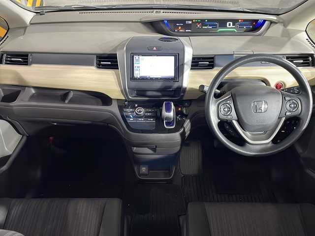 ホンダ フリード ハイブリット G ホンダセンシング 広島県 2020(令2)年 3.6万km モダンスティールM ｓｔｒａｄａナビ/バックカメラ/後席フリップダウンモニター/両側パワースライドドア/ＥＴＣ/レーダークルーズコントロール/衝突被害軽減/レーンキープアシスト/フルセグ/ＤＶＤ/踏み間違い防止/ＬＥＤヘッドライト/純正15インチホイールキャップ(185/65//R15)/エアバッグ(運転席/助手席/サイド/カーテン)